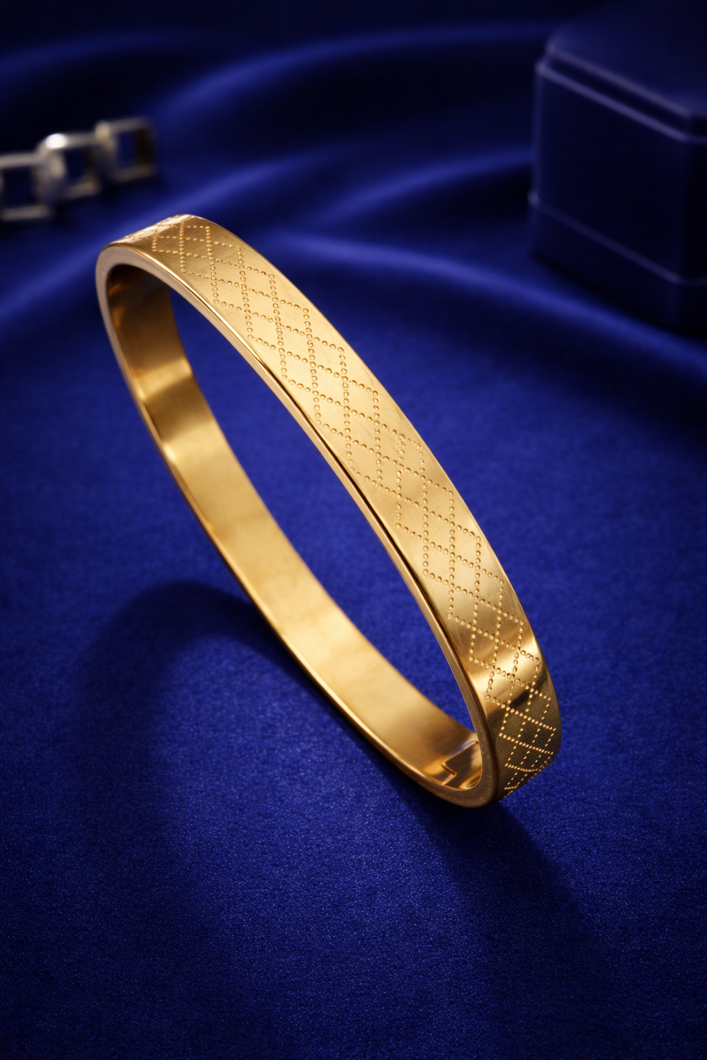 Golden Lattice Grace Men's Kada Bracelet